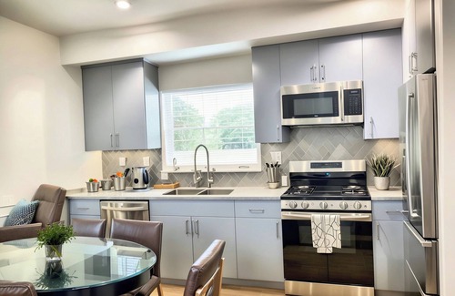 Hollywood Hotel | Modern Elegant 3BR Townhouse with Views in Gated Community – Free Parking