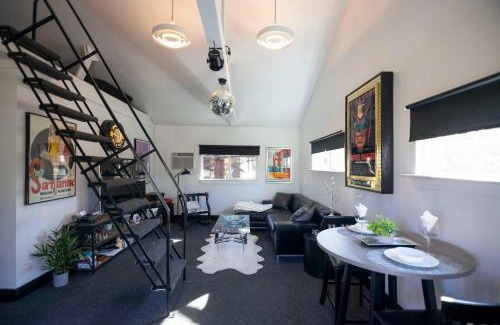 Cascade Casa | Modern Entertainment Getaway Off Sacramento River!