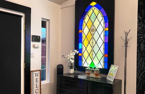 Cascade Casa | Modern Entertainment Getaway Off Sacramento River!