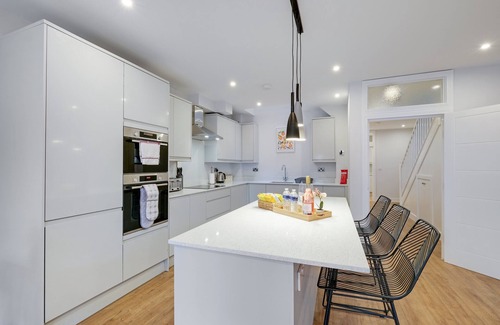 Coulsdon West Casa | Modern Executive 5 Bedroom Home in Purley