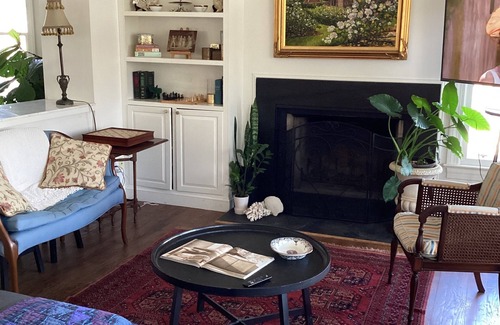 Potomac Casa | Modern executive level house with separate apartment on lower level