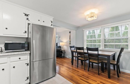 Teaticket Casa | Modern Falmouth Home Close to Water and Town