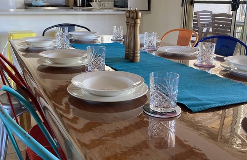 Falcon Casa | Modern Family Beach House 200m from the coast.