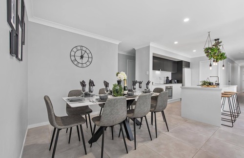 Newport Apartamento | "Modern Family Buccaneer" - Newport Q 4020