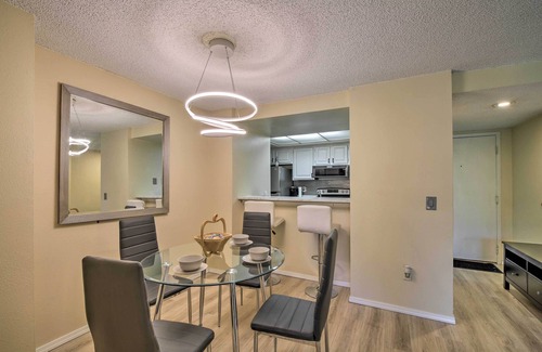 Renton Condominio | Modern Family Condo ~ 12 Mi to Downtown Seattle!