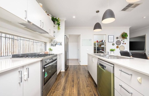 Clyde North Casa | Modern Family Friendly Retreat Home with Sunroom