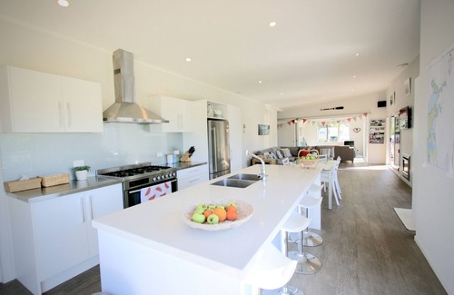 Kuaotunu Casa | Moderno, apto para familias Playa Bach - Kuaotunu (BYO LINEN)