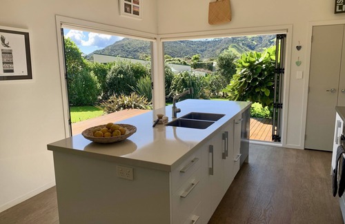 Kuaotunu Casa | Moderno, apto para familias Playa Bach - Kuaotunu (BYO LINEN)