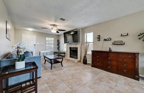 Pflugerville Casa | Modern Family Home, Close to Typhoon Texas and Tesla Gigafactory