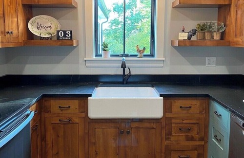 West Union Otro | Modern Farmhouse, 3 bedrooms, 2 full baths, sleeps 8