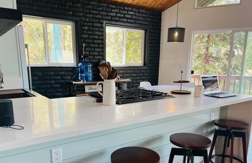 Crestline Chalet De Esquí | Modern Farmhouse Cabin in Crestline