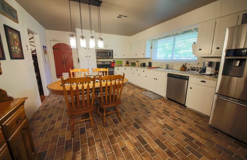 Sand Springs Casa | Granja moderna en Sand Springs con bañera de hidromasaje
