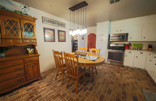 Sand Springs Casa | Granja moderna en Sand Springs con bañera de hidromasaje