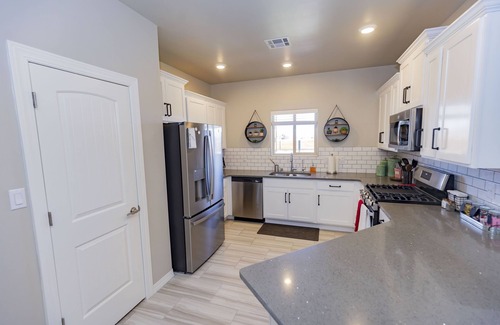 Las Cruces Casa | Modern Farmhouse Near Bike Path with Spectacular Views!