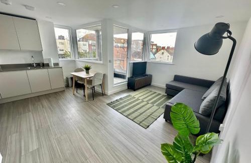 Leigh-on-Sea Apartamento | Modern Flat in Leigh Broadway