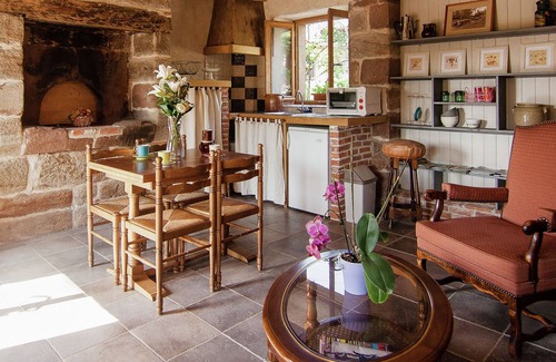 Saint-Bonnet-la-Riviere Casa | Casa de vacaciones moderna con piscina