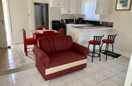 Corozal Casa | Casa moderna de 1 dormitorio totalmente amueblada