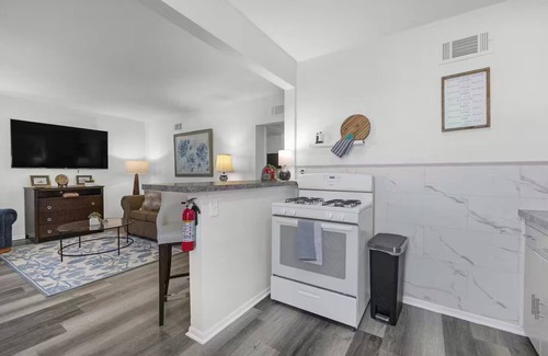 St. Joseph Casa | Modern Garden 1BR - Laundry + Pets OK - Quiet