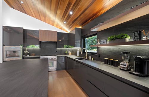 Valley Glen Villa | Modern Gateaway In Los Angeles