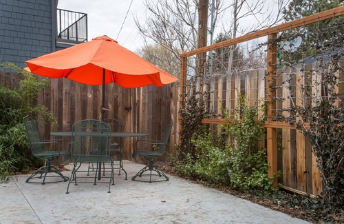 North End Casa | Modern Get Away - Retiro de escritores