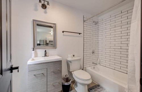 Lower East Side Apartamento | Modern Getaway in McKinley & Brady District