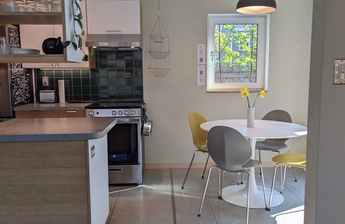 Munjoy Hill Casa | Modern Guest House + garden patio on Munjoy Hill