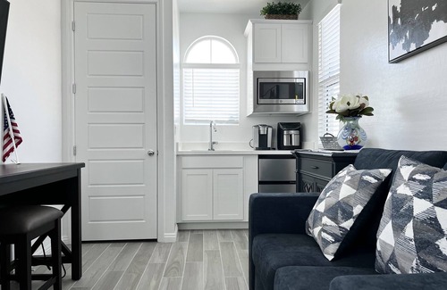 Henderson Casa | Modern Guest Suite with Separate Entrance