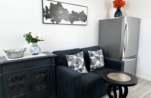 Henderson Casa | Modern Guest Suite with Separate Entrance