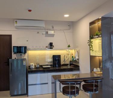 Pashan Apartamento | Modern Hill-View Studio - Work-Friendly - Pashan