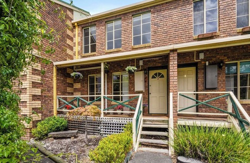 West Hobart Casa | Modern Hobart Townhouse with Parking 2 Bed 2 Bath