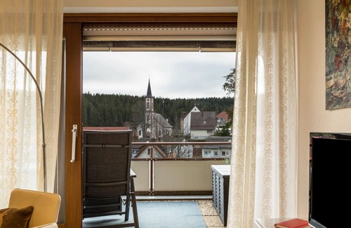 Schoenwald Apartamento | Moderno apartamento vacacional "Nina" con vistas a la montaña, balcón, sauna y piscina
