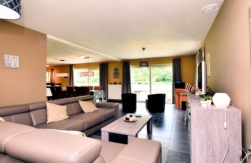 Hastiere-Lavaux Casa | Moderna casa de vacaciones en Hastiere cerca del bosque