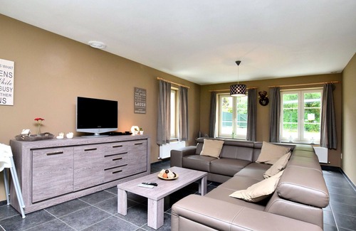 Hastiere-Lavaux Casa | Moderna casa de vacaciones en Hastiere cerca del bosque