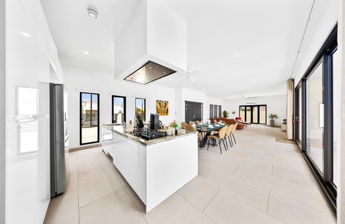 Koyari Casa | Modern Home *5 minutes to Eagle Beach*