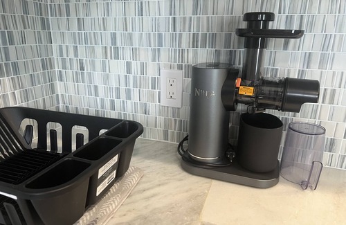 Miami Gardens Casa | Modern Home in Miami Gardens with Gazebo, Fire Pit, and Pool