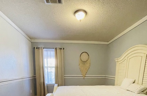 Biggs Field Casa | Modern Home in the Horizon Golf Course Area