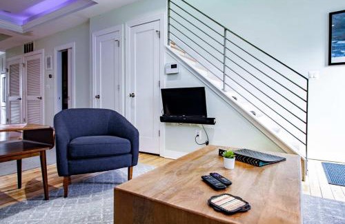 Hill East Casa | MODERN HOME NEAR CAPITOL HILL - Walk to METRO subway