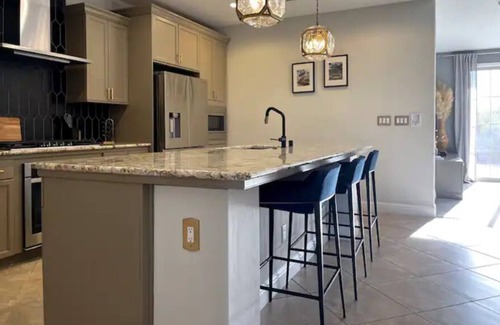 Fresno Casa | Modern home near hwy99 & Yosemite newly renovated!