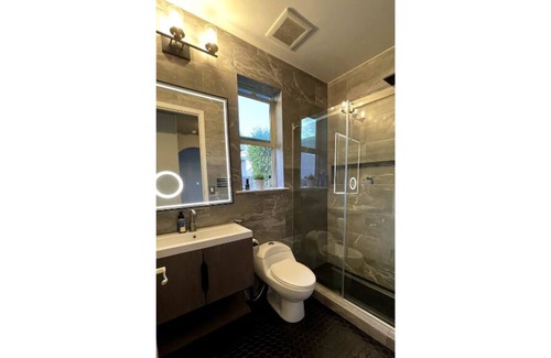Fresno Casa | Modern home near hwy99 & Yosemite newly renovated!