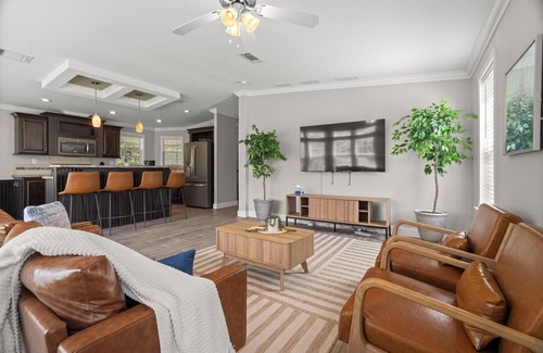 Wesley Chapel Casa | Modern Home On Gated 4 Acre plus Nature Sanctuary