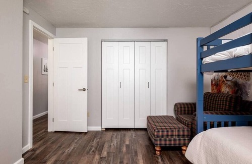Moran Prairie Apartamento | Modern Home with a Garage in a Great Neighborhood