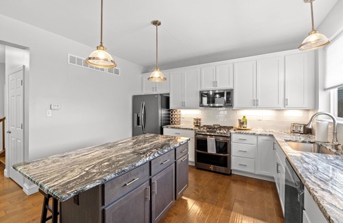 The Gate Casa | Modern Home with Garage Near SLU
