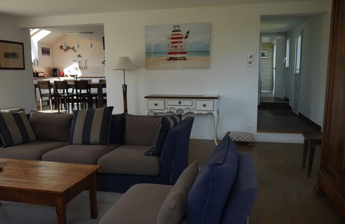 Sauzon Casa | Moderna y espaciosa casa con jardín en Sauzon, cerca del centro y servicios