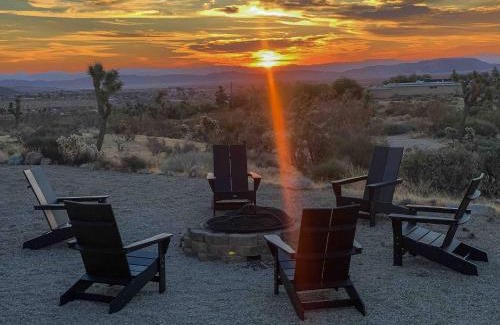 Joshua Tree Casa | Modern Home with Hot Tub + Open Desert Views + Hammocks + Fire Pit + Game Room