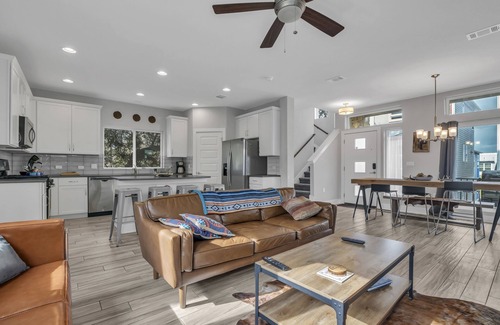 Parker Lane Casa | Modern Home with pool downtown (30 day plus)
