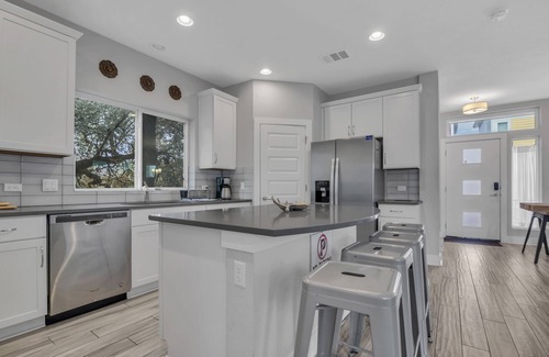 Parker Lane Casa | Modern Home with pool downtown (30 day plus)