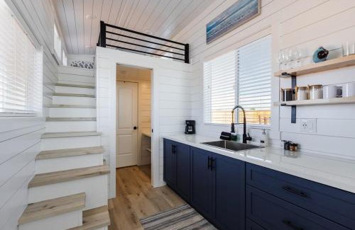 Apple Valley Casa | modern home with private hot tub