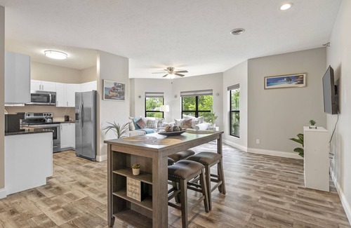 Springfield Apartamento | Modern homey Suite, close to all attractions in downtown Springfield. .