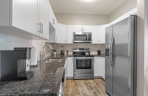 Springfield Apartamento | Modern homey Suite, close to all attractions in downtown Springfield. .