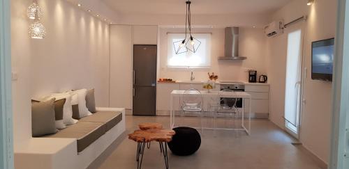 Paros Casa | Modern House near Parikia with 3 bedrooms & 2 bath